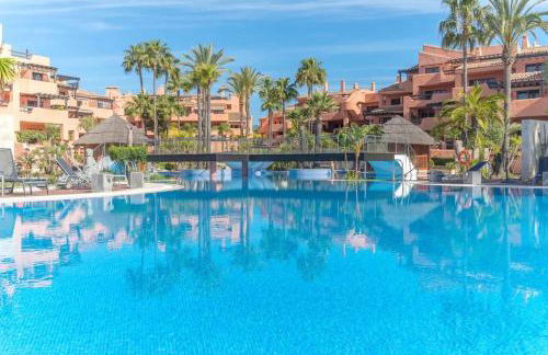 HAPPY Luxury Apartment - Beachside in Mar Azul, Estepona - Photo 1