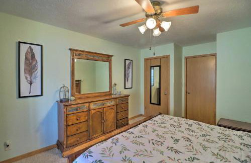 Scenic Riverview Getaway with Screened Porch! - Foto 16