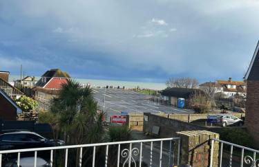 Modern, centrally located, beach view flat - Foto 8