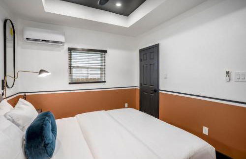 HTX Ultra Chiic Suite #1 - Photo 12