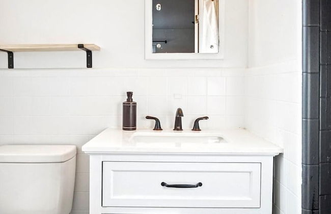 Beautiful Getaway Nears Asian Dist - Photo 18