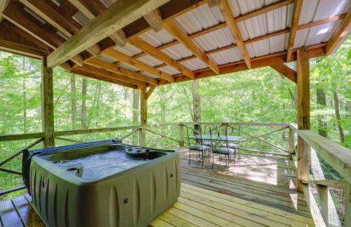 All-Season Sunroom and Hot Tub Marion Cabin Retreat - Foto 14