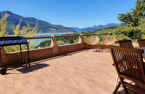 Family Villa Overlooking Lake Serre-Ponçon - Foto 34