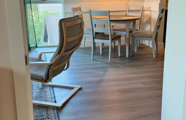 NEW Modern Condo FREE Parking & High Speed Wifi - Foto 19