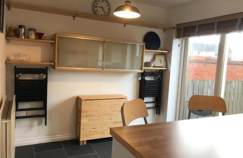 Riverside home. 3 bedroom. Free parking. 10 mins to Newcastle City Centre - Foto 13