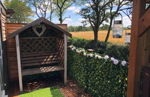 Couple’s Lodge With Hot Tub - Foto 21