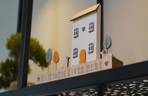 Canary Wharf Riverside Flat - Balcony - DLR 2 mins - Fast WiFi - Sleeps 3 - Photo 20