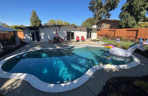 NEW cozy beautiful house with pool and hot tub - Foto 52