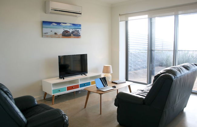 Penneshaw Oceanview Apartments - Photo 14