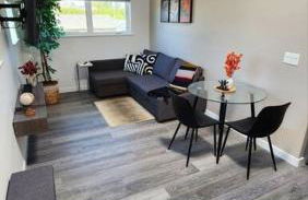 Modern Furnished Retreat - Photo 2