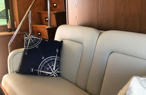 Luxury Afloat Yacht Paradise 3 bedrooms 3bath 5 beds with full Marina view - Foto 16