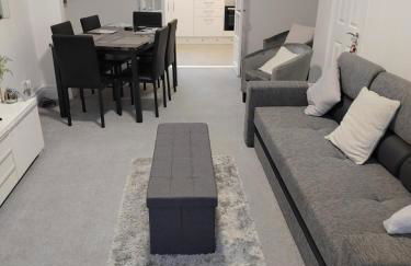 Modern 2 bed house sleeps 6 - Photo 2