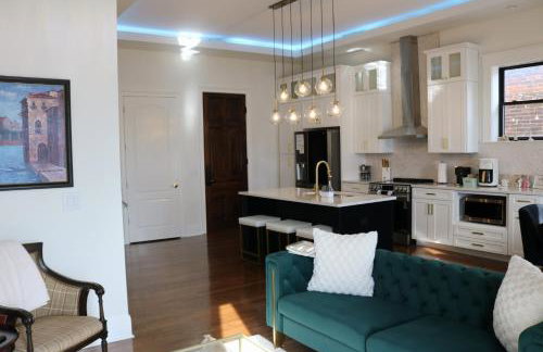 The Luxe Building- 2 Bedroom Apartment in Metropolis - Photo 9