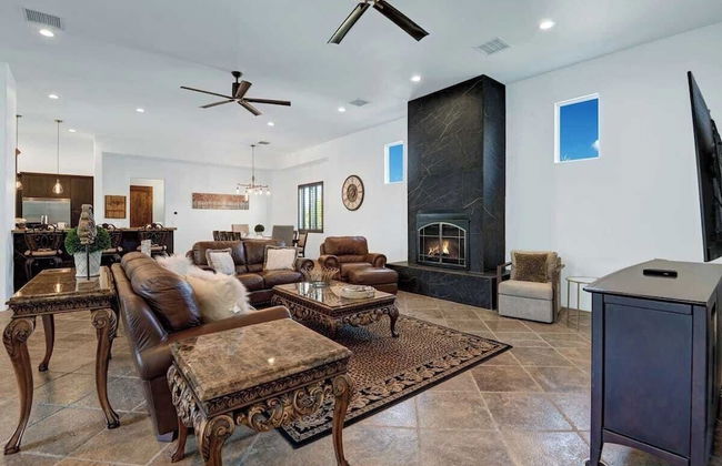 Villa Toscana by Avantstay Palatial Villa With Spa, Pool, Theater & Game Room! Permit#4769 - Foto 9