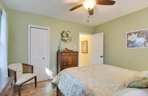 Riverfront Getaway with Hot Tub and Game Room! - Foto 24