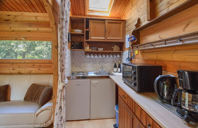 Holiday Home on a Horse Farm in Heath - Photo 10