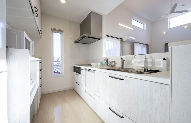 THE LUNA LOUNGE - Photo 48