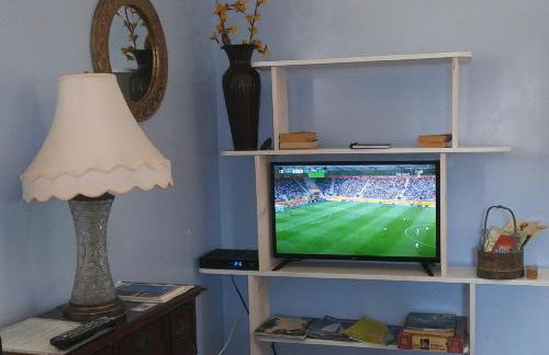 1 Beige Cozy Bungalow or 1 White Cozy Efficiency Cottage in Titusville - Foto 7