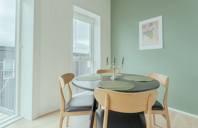 Delightful 2 Bedroom Apt | Balcony | Parking - Foto 13