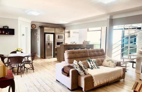 Linda Cobertura duplex na rua 261, excelente localização - Foto 1