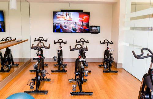 Gorgeous Furnished Apartments near Texas Medical Center & NRG Stadium - Photo 17