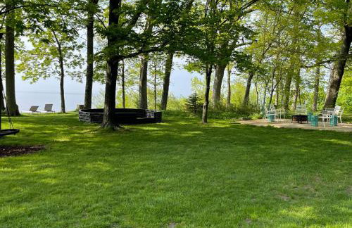 All the Waters Retro Home on Lake Michigan- Your Own PRIVATE BEACH - Foto 80