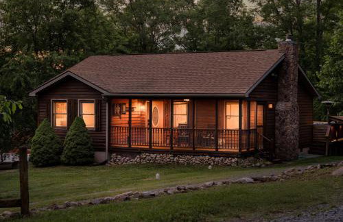 Shenandoah dog friendly cabin - river access, BBQ, outdoor dining and lounging, fire pit, AWD or 4WD encouraged - Foto 8