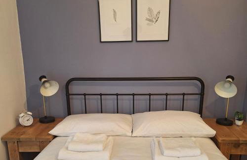 Two-bedroom Cottage - Sandstone Garden Patio - Free Parking - Pets Welcome - Foto 66