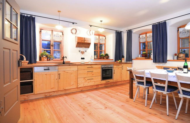 Sunny Holiday Home Near the Forest - Foto 10