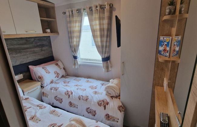 8 Birth Static Caravan - Photo 2