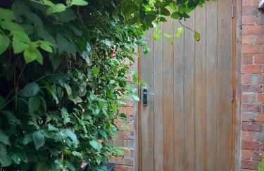 The Nook- Cotswold guest room - Photo 12