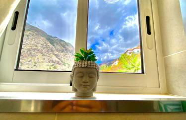 Lovely newly refurbished, 1 bedroom top floor apartment with sea views, fast WI-FI CABLE TV and Netflix - Foto 21