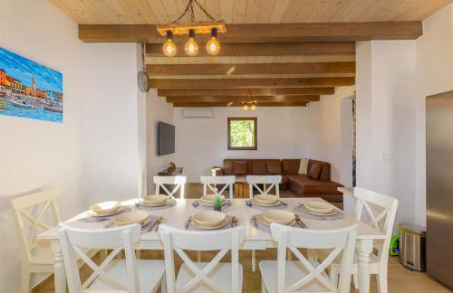 Villa David - luxurious secluded villa with a heated pool - Foto 8