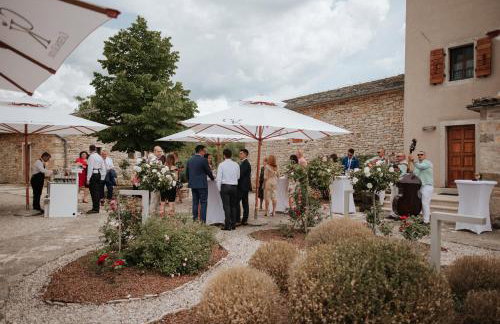 Villa Poropati, Grožnjan, Istria - Luxury Countryside Estate for up to 19 persons - Large pool of 80m2 with kids section - Foto 39