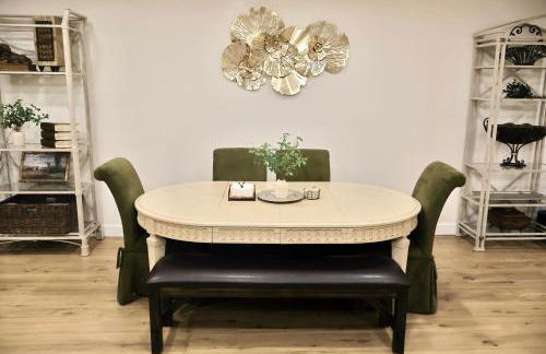 2 Masters, Newly renovated with new furnishings - 4BR 3BA - Photo 17