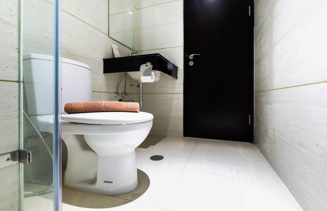 Minimalist Style Studio Brooklyn Apartment near IKEA Alam Sutera - Foto 25