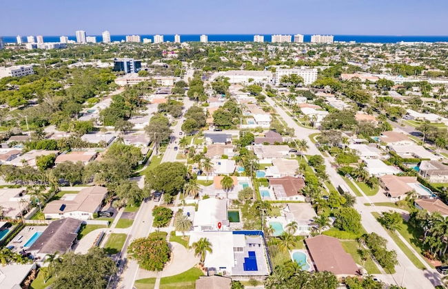 Modern Spacious Home With Pool Jacuzzi - Photo 47