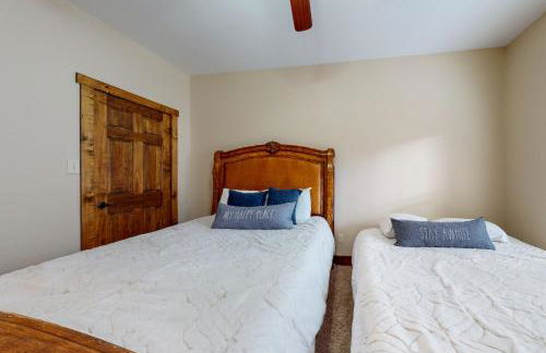 Spacious Lakeview Townhouse Sleeps 8 Deck Grill - Foto 30