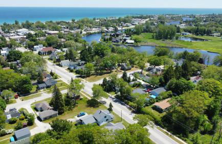 Oscoda Hilltop Haven - Great Location near Beach! - Foto 15