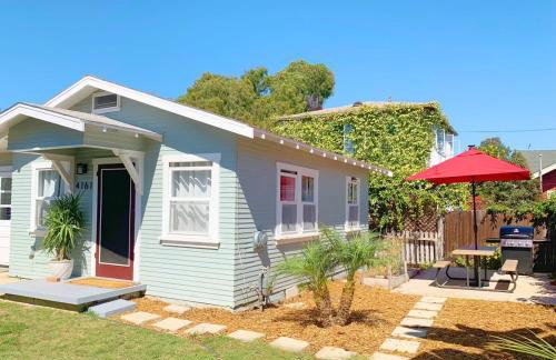 Adorable Quirky Hideaway BIG Private Enclosed Yard - Photo 1
