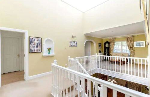 Superb 5 bedroom Villa 16 mins from City Centre - Foto 21