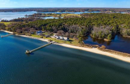 Bay Estate Luxe Waterfront Home w/ Private Pier, Main+guest House, Bay Views - Foto 104