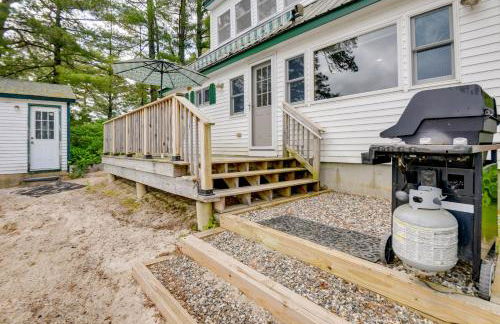 Waterfront Gray Home with Furnished Deck and Fire Pit! - Foto 19