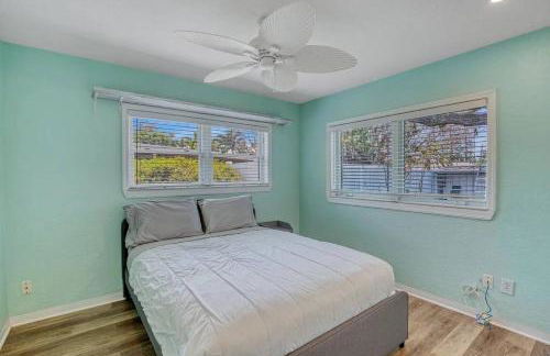 Cozy Beach Walk Home 3BR 2BA + Priv Yard + SmartTV - Foto 10