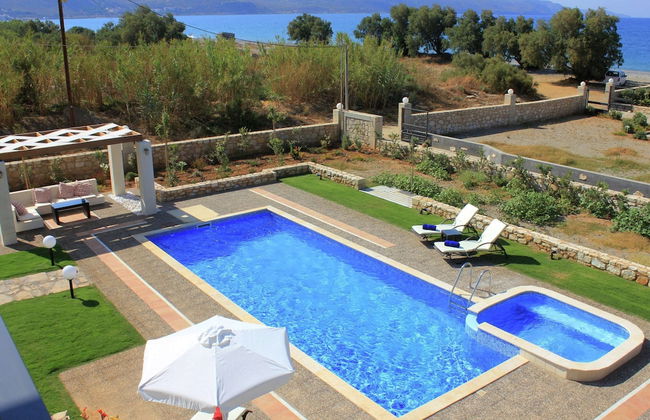 Villa in Kamisiana With Private Pool & Beach - Photo 1