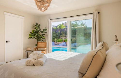 @ Marbella Lane - Vibrant & Chic Designer Home - Photo 41
