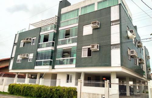 Apartamento de 2 quartos a 3 minutos a pé da praia de Cachoeira de Bom Jesu com águas calmas - Foto 1