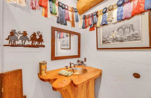 Scenic Payson Cabin! Fireplace and Wraparound Patio - Foto 23