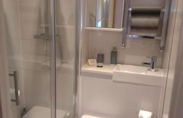 Three Bedroom Apartment by Beautiful Park - Photo 42