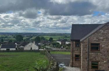 Staycation 3-bedroom home with panoramic views free off road parking - Foto 37
